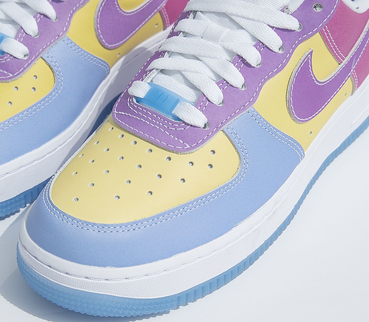AIR FORCE 1 LOW 07 LX UV REACTIVE WHITE
