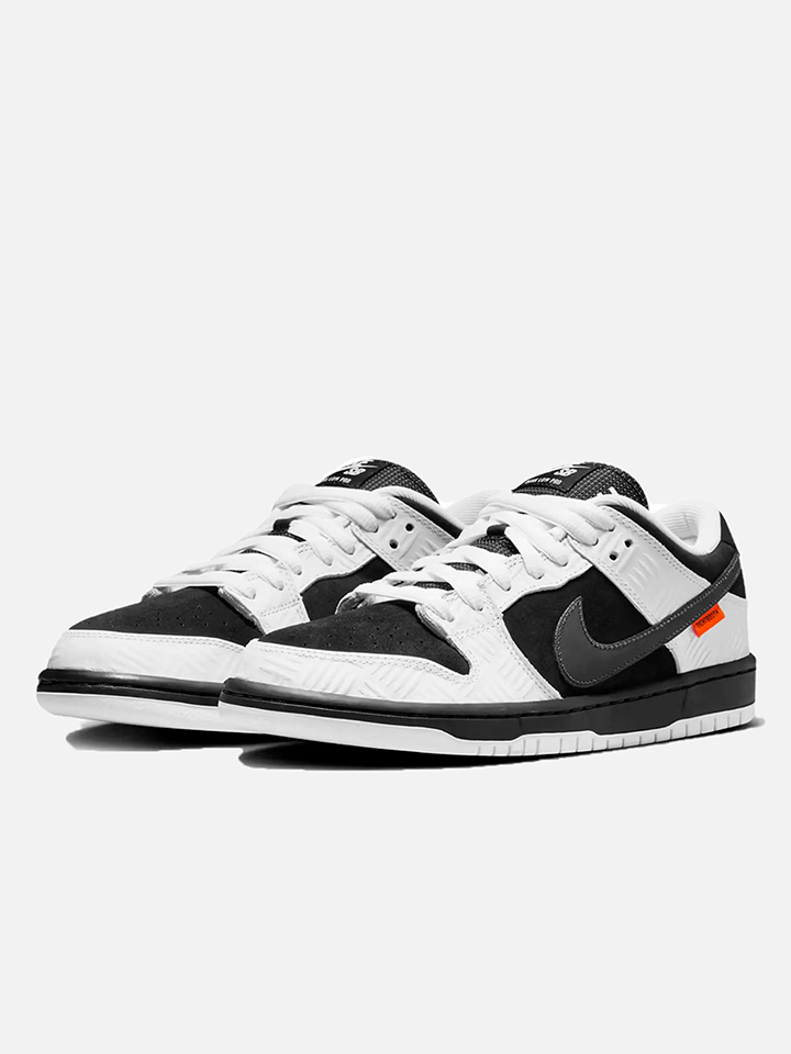 NIKE SB DUNK LOW X TIGHTBOOTH
