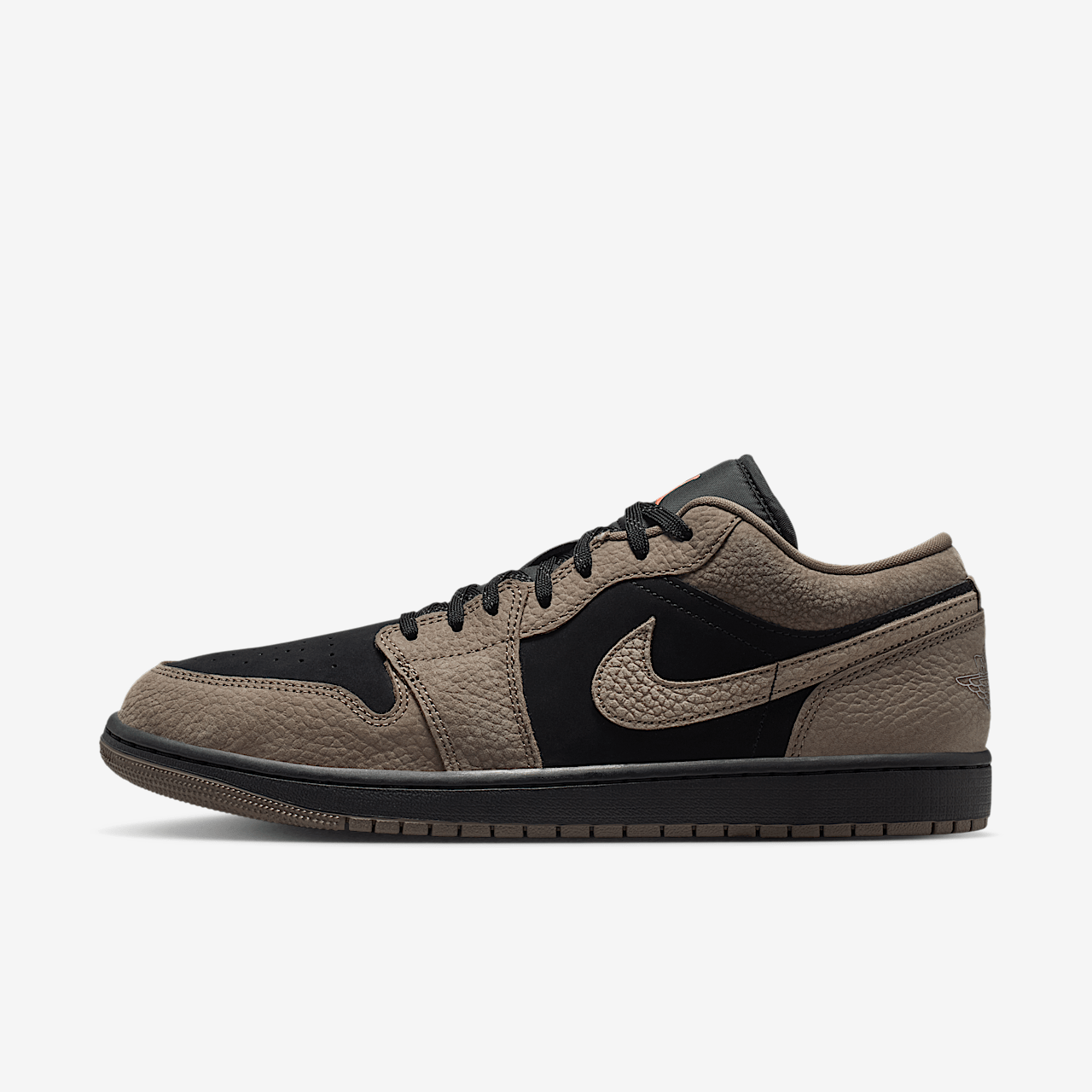 NIKE AIR JORDAN 1 LOW SE HOMBRE NEGRO/MANGO SILVESTRE CLARO/GRIS OLIVA